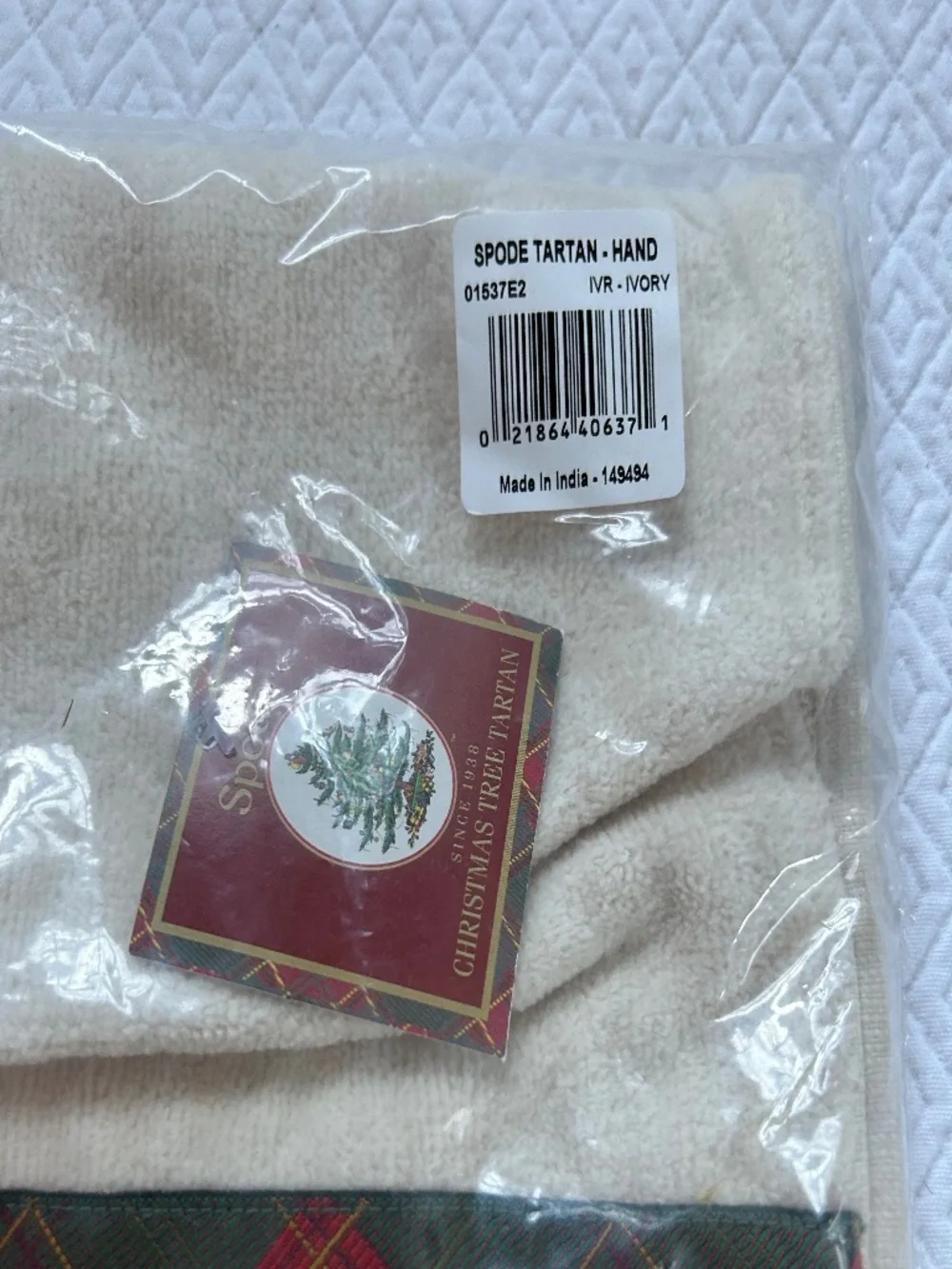 Spode NEW in pkg Christmas Holiday quintessential tree tea hand towel